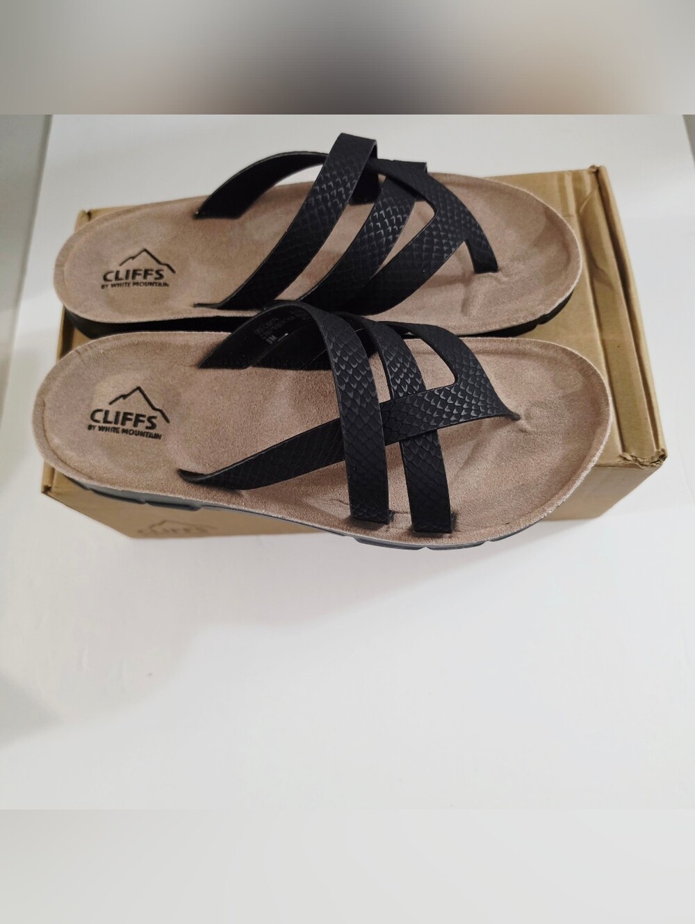 Cliffs by White Mountain Bertina Flip-Flops - Picture 2 of 6
